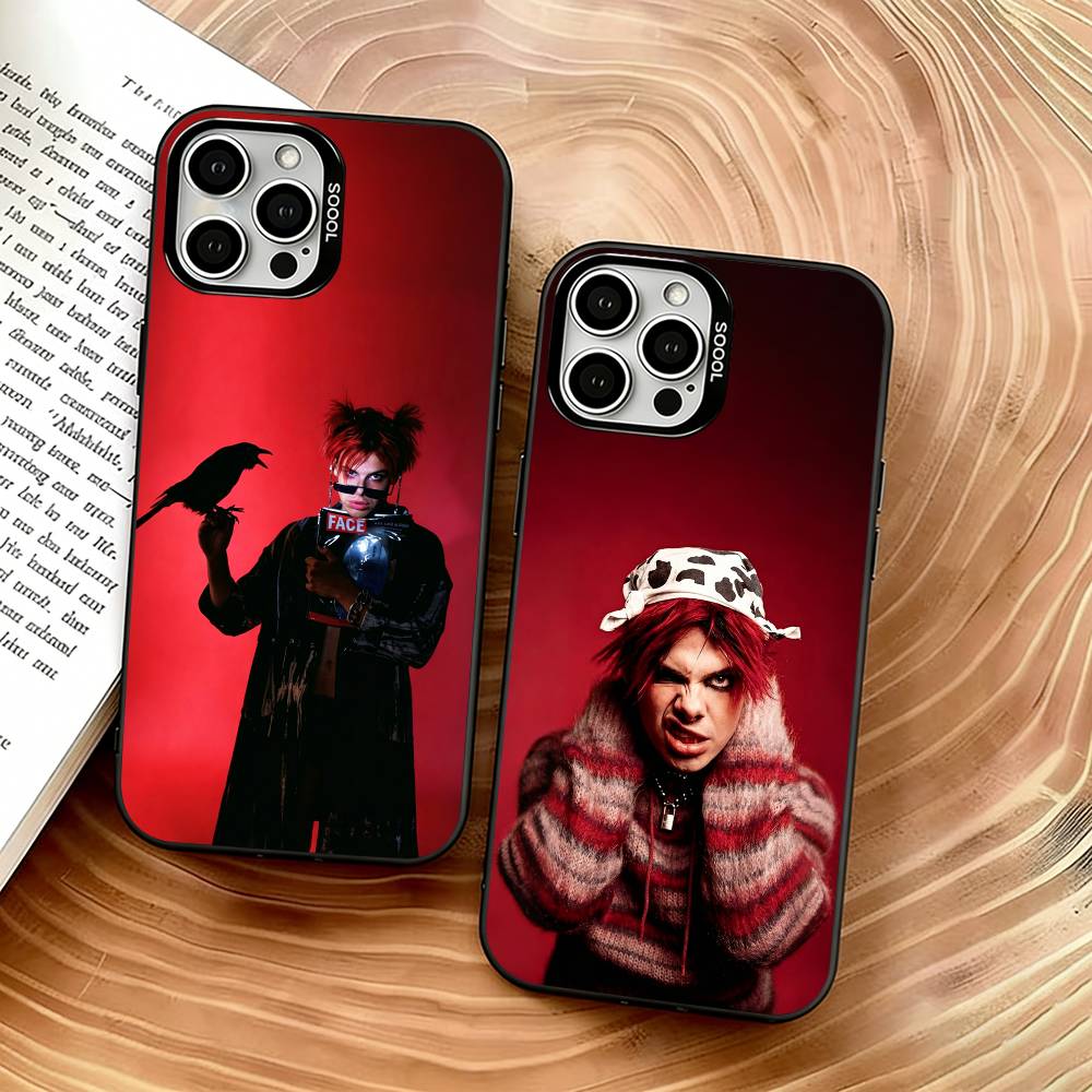Phone Cases Uk - غطاء هاتف ملون فضي بتصميم مغني