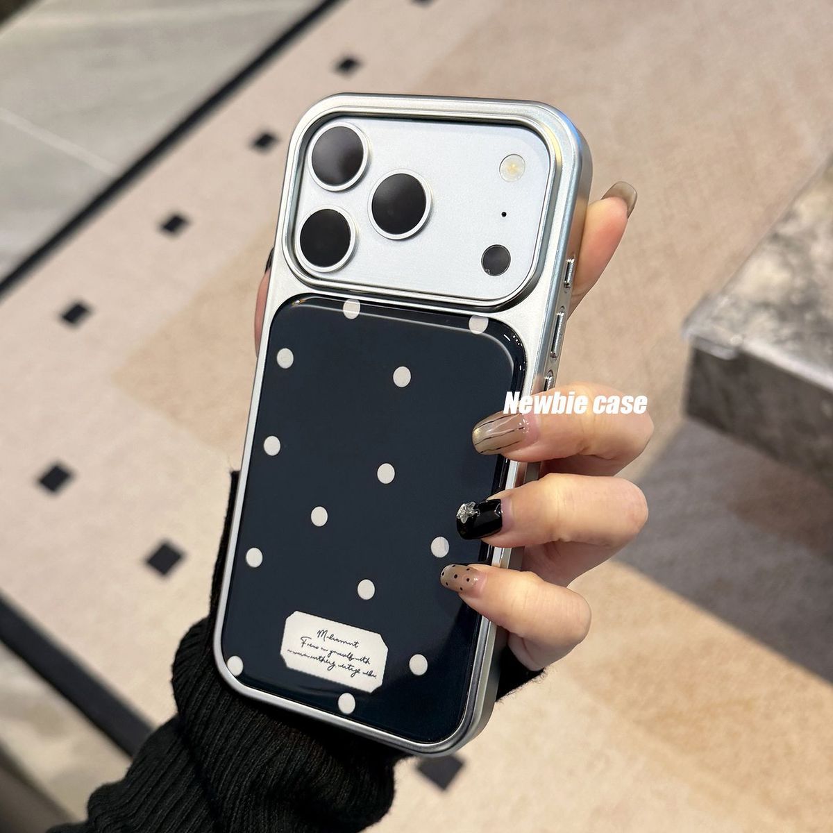 Phone Cases Highpoint - جراب هاتف كوري أنيق بنقاط مموجة