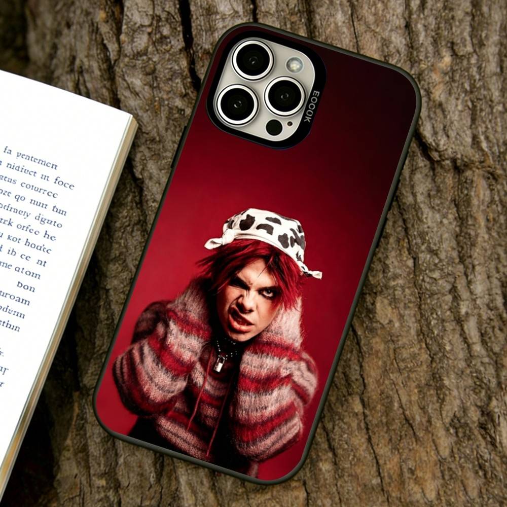 غطاء هاتف ملون فضي بتصميم مغني - مراجعة Phone Cases Uk وسعره