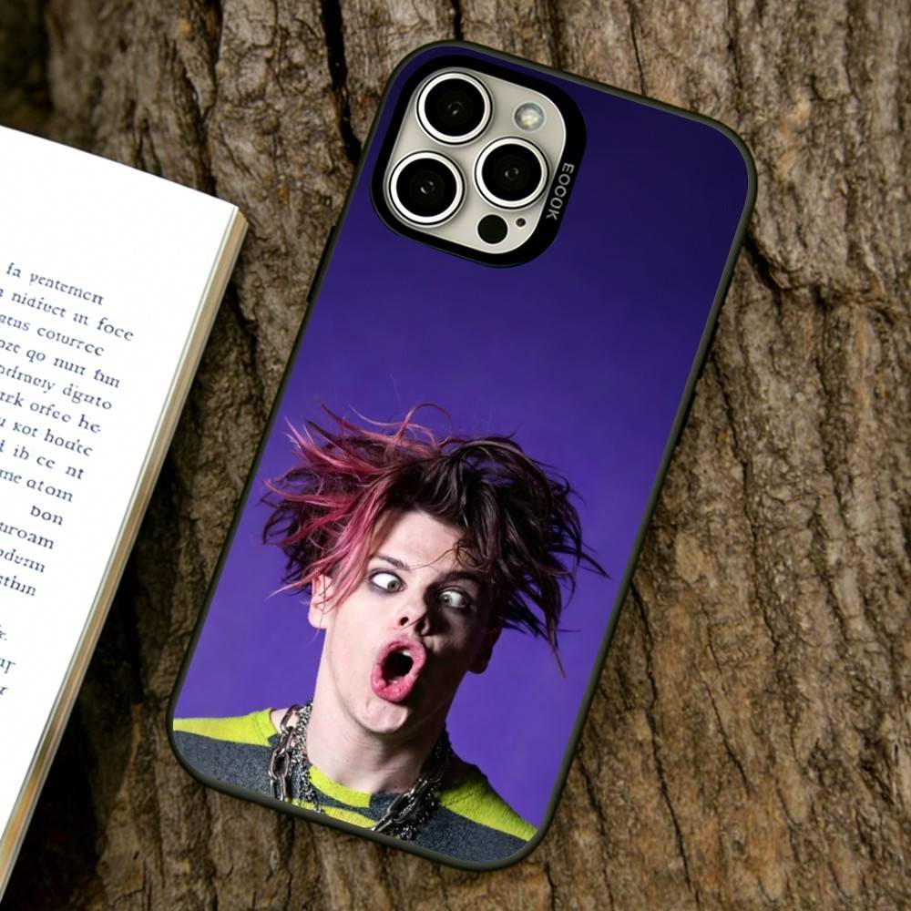 غطاء هاتف ملون فضي بتصميم مغني - مراجعة Phone Cases Uk وسعره